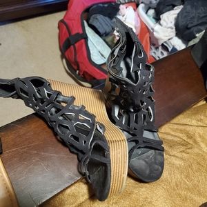 Black Mesh Wedges